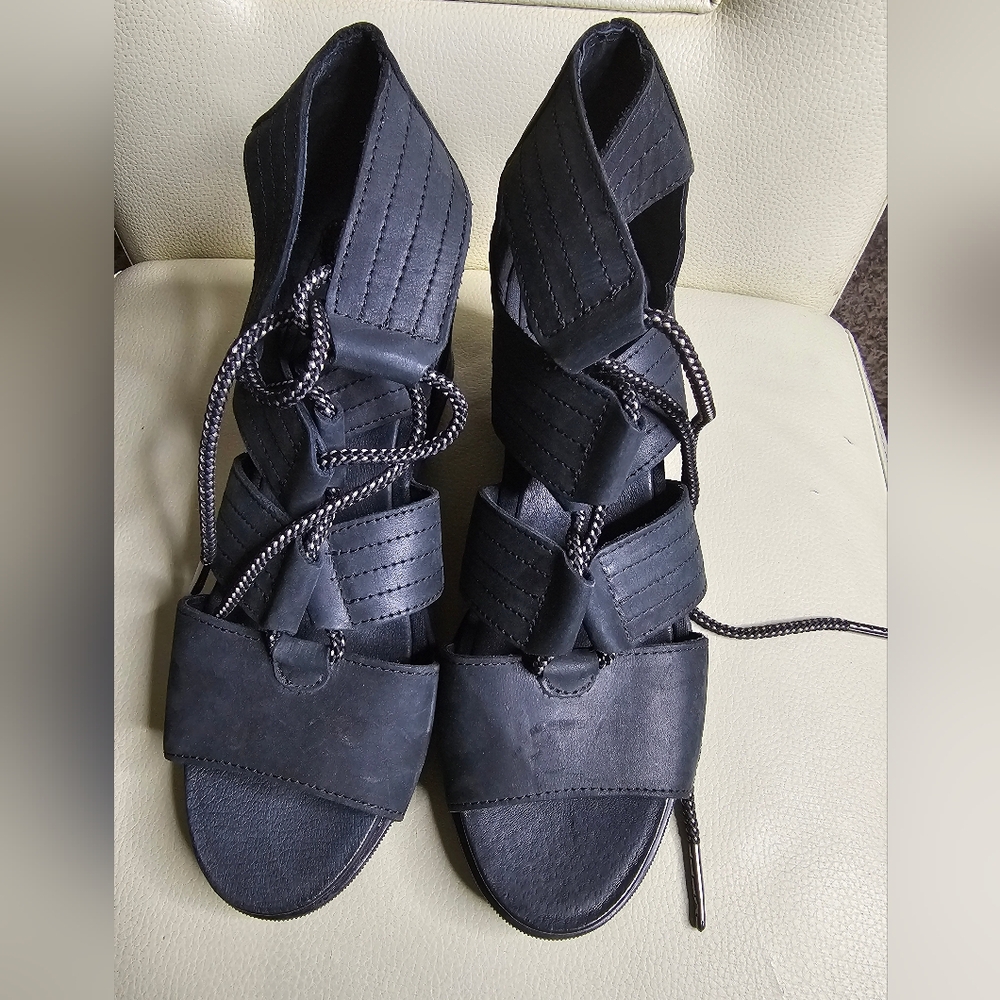 SOREL Sandals Womens 10 Black Leather Joanie II Wedge Lace Up Gladiator Comfort